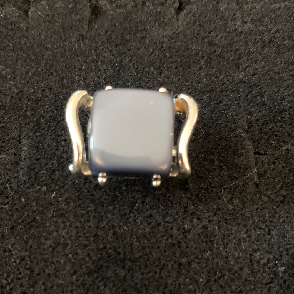 Elegant Silver and Gray Women's Ring